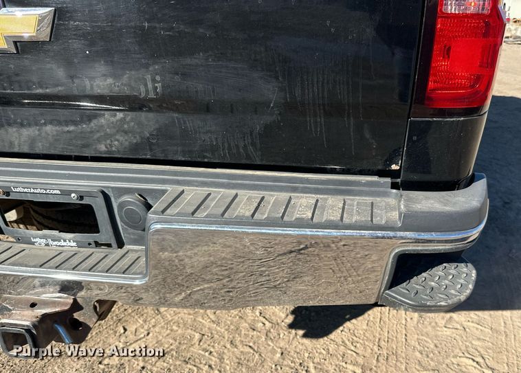 image for item LR9518 2017 Chevrolet Silverado 2500HD  Double Cab pickup truck