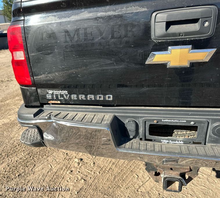 image for item LR9518 2017 Chevrolet Silverado 2500HD  Double Cab pickup truck