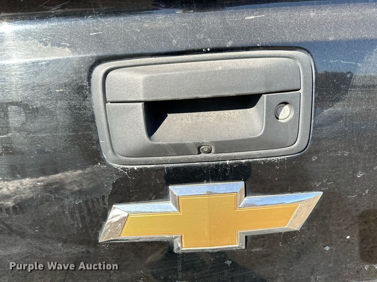 image for item LR9518 2017 Chevrolet Silverado 2500HD  Double Cab pickup truck