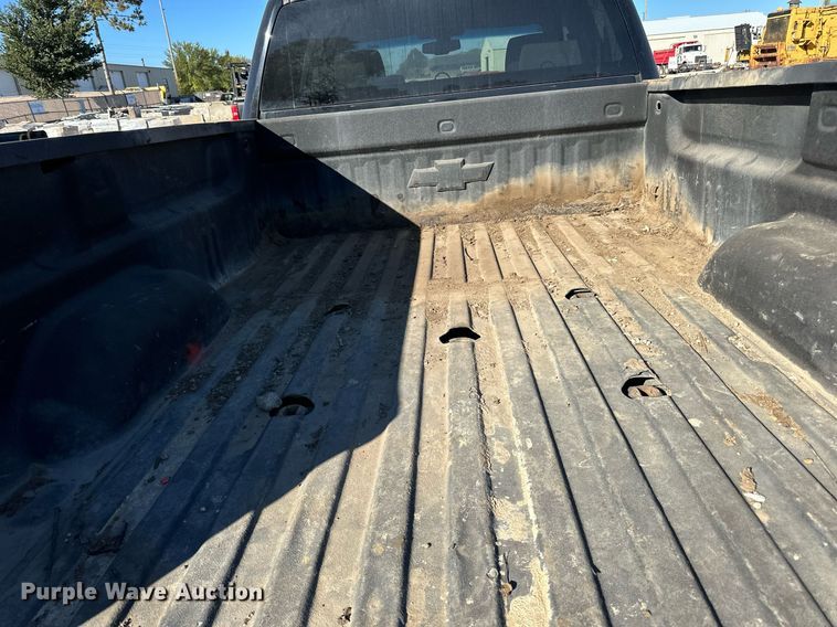 image for item LR9518 2017 Chevrolet Silverado 2500HD  Double Cab pickup truck