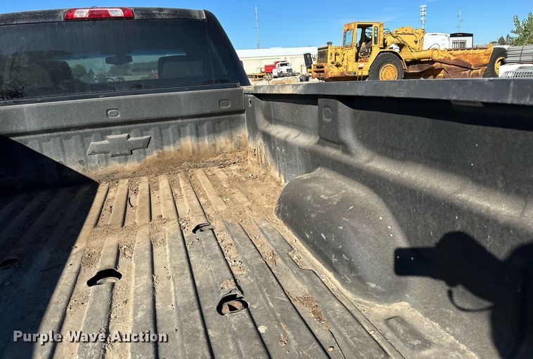 image for item LR9518 2017 Chevrolet Silverado 2500HD  Double Cab pickup truck