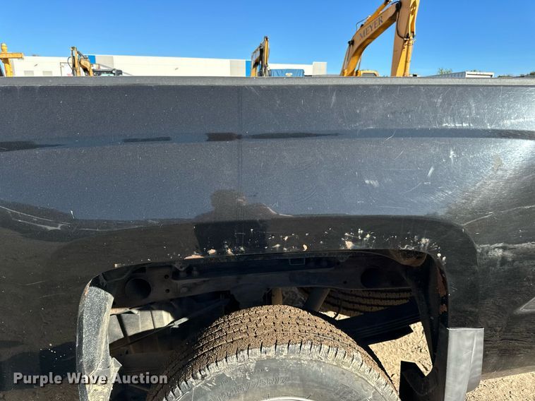 image for item LR9518 2017 Chevrolet Silverado 2500HD  Double Cab pickup truck