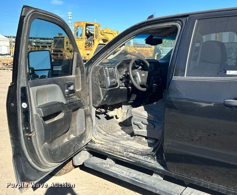 image for item LR9518 2017 Chevrolet Silverado 2500HD  Double Cab pickup truck