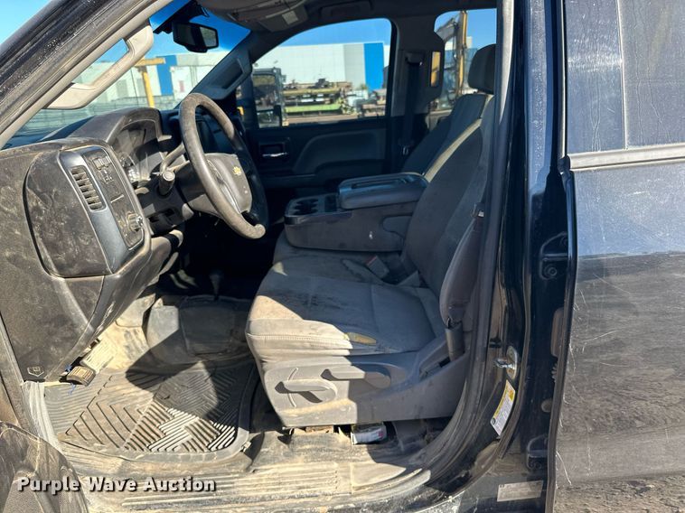 image for item LR9518 2017 Chevrolet Silverado 2500HD  Double Cab pickup truck