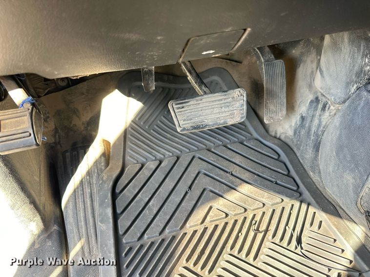 image for item LR9518 2017 Chevrolet Silverado 2500HD  Double Cab pickup truck