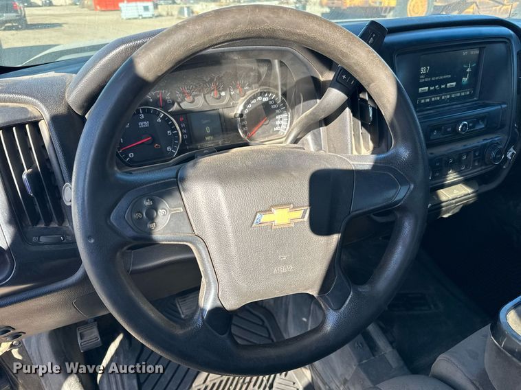 image for item LR9518 2017 Chevrolet Silverado 2500HD  Double Cab pickup truck