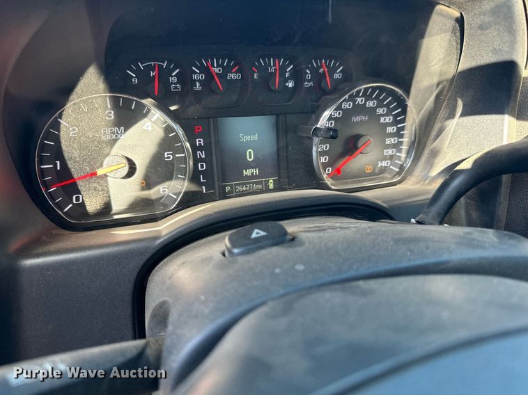 image for item LR9518 2017 Chevrolet Silverado 2500HD  Double Cab pickup truck