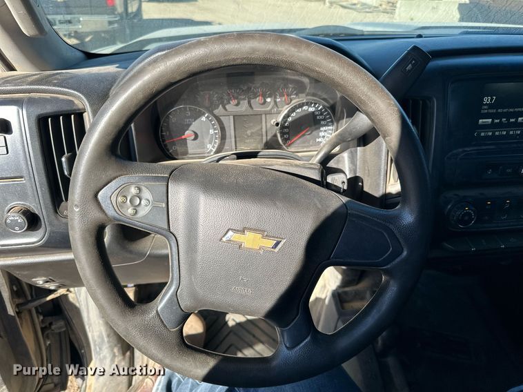 image for item LR9518 2017 Chevrolet Silverado 2500HD  Double Cab pickup truck