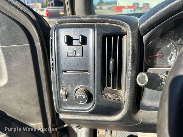 image for item LR9518 2017 Chevrolet Silverado 2500HD  Double Cab pickup truck