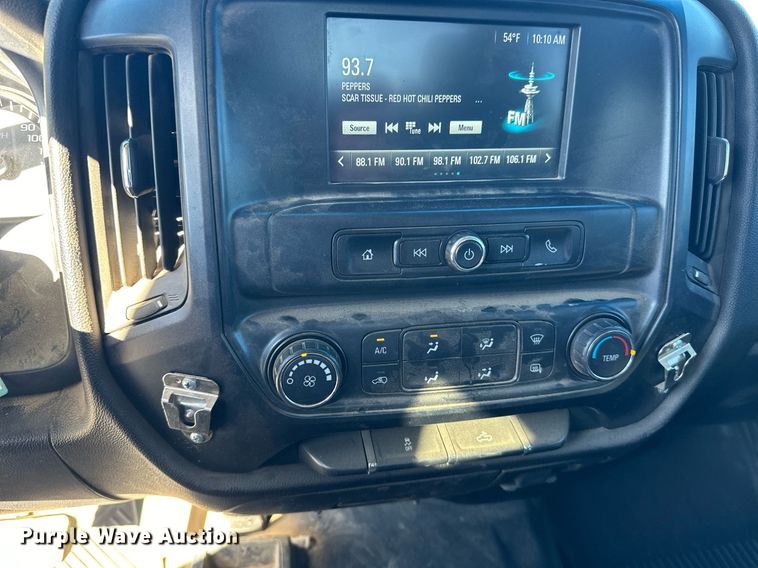 image for item LR9518 2017 Chevrolet Silverado 2500HD  Double Cab pickup truck