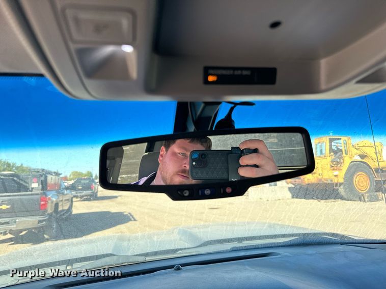 image for item LR9518 2017 Chevrolet Silverado 2500HD  Double Cab pickup truck