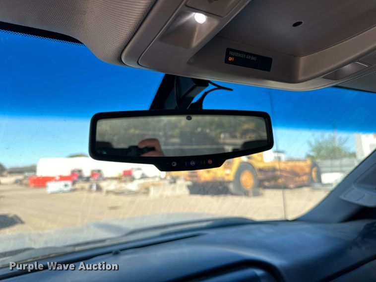 image for item LR9518 2017 Chevrolet Silverado 2500HD  Double Cab pickup truck