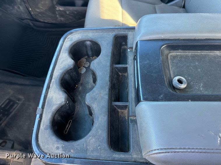 image for item LR9518 2017 Chevrolet Silverado 2500HD  Double Cab pickup truck