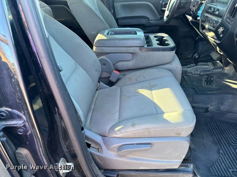 image for item LR9518 2017 Chevrolet Silverado 2500HD  Double Cab pickup truck