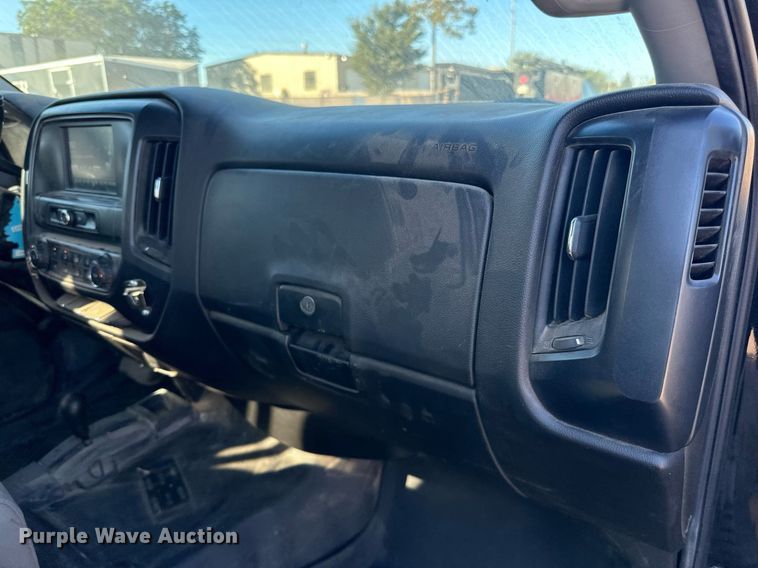 image for item LR9518 2017 Chevrolet Silverado 2500HD  Double Cab pickup truck