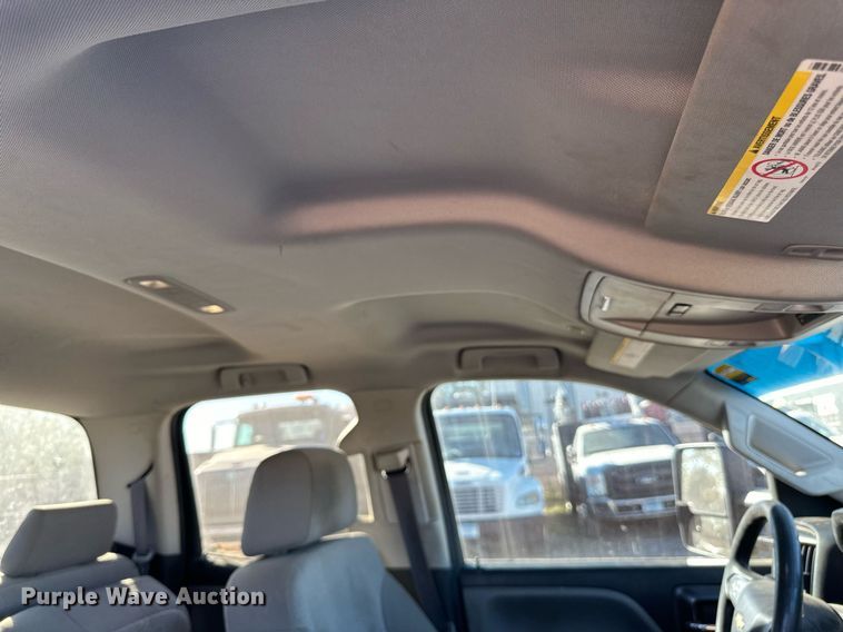 image for item LR9518 2017 Chevrolet Silverado 2500HD  Double Cab pickup truck