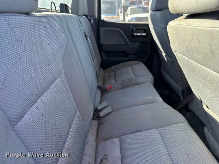 image for item LR9518 2017 Chevrolet Silverado 2500HD  Double Cab pickup truck