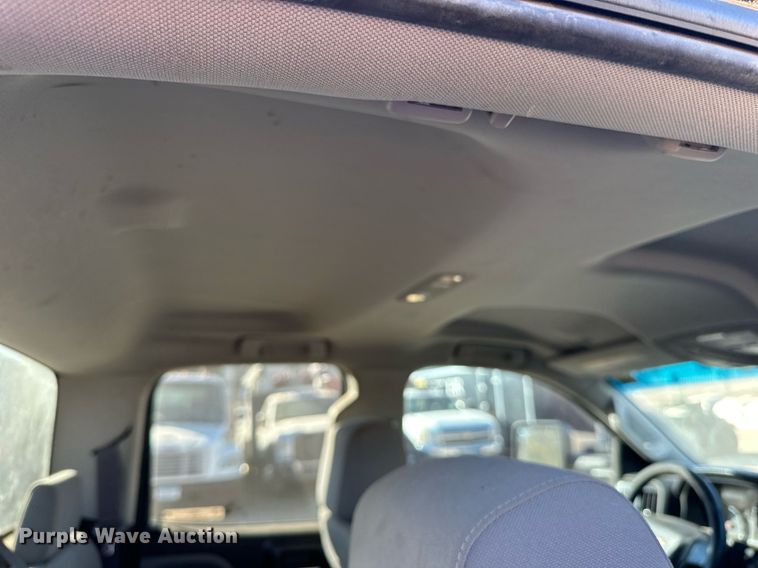 image for item LR9518 2017 Chevrolet Silverado 2500HD  Double Cab pickup truck