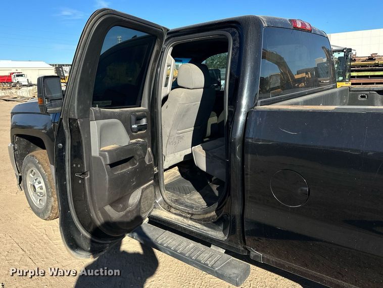 image for item LR9518 2017 Chevrolet Silverado 2500HD  Double Cab pickup truck