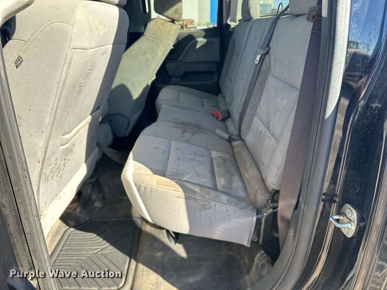 image for item LR9518 2017 Chevrolet Silverado 2500HD  Double Cab pickup truck