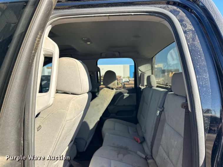 image for item LR9518 2017 Chevrolet Silverado 2500HD  Double Cab pickup truck