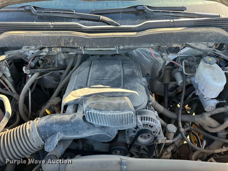 image for item LR9518 2017 Chevrolet Silverado 2500HD  Double Cab pickup truck