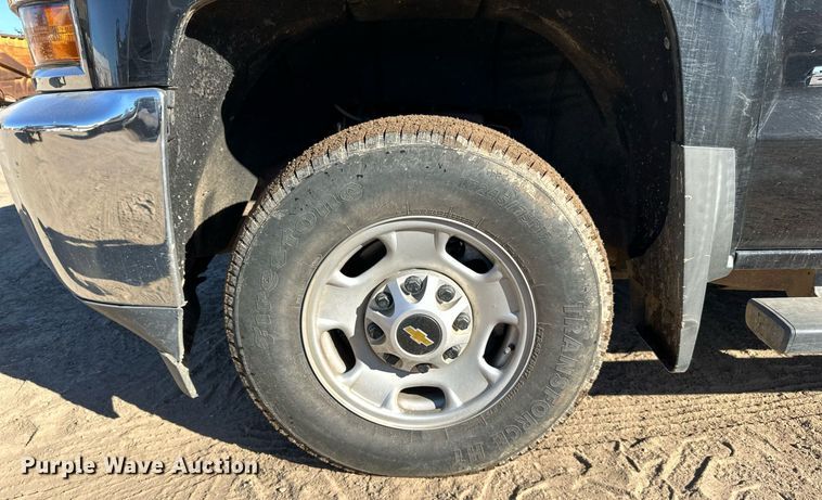 image for item LR9518 2017 Chevrolet Silverado 2500HD  Double Cab pickup truck