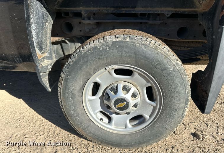 image for item LR9518 2017 Chevrolet Silverado 2500HD  Double Cab pickup truck