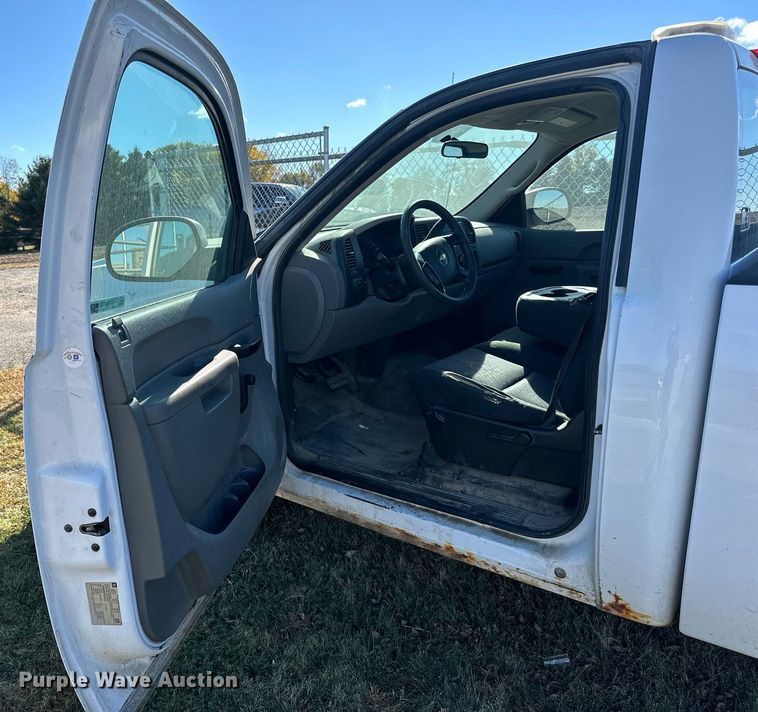 image for item LR9532 2012 Chevrolet  Silverado 1500 pickup truck