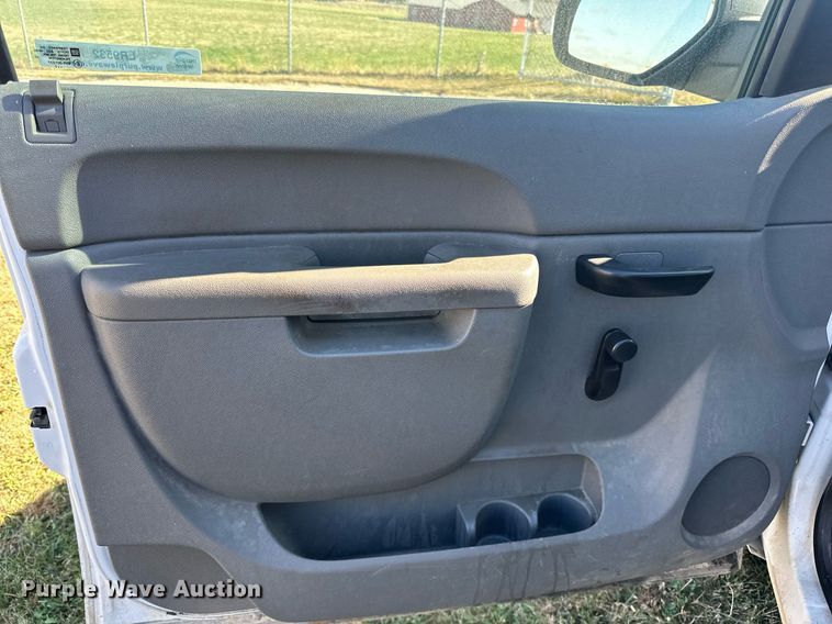 image for item LR9532 2012 Chevrolet  Silverado 1500 pickup truck