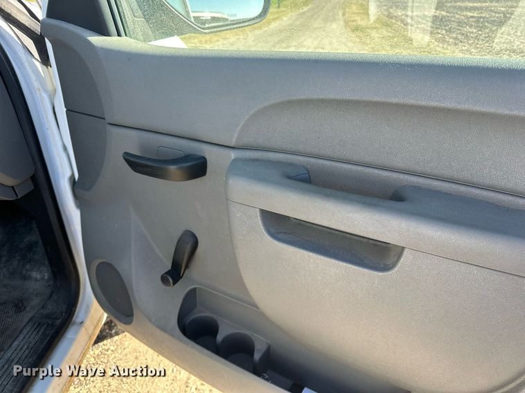 image for item LR9532 2012 Chevrolet  Silverado 1500 pickup truck