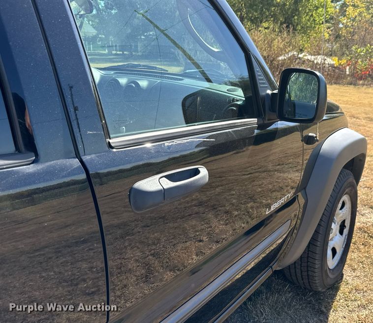 image for item MS9830 2004 Jeep Liberty  SUV