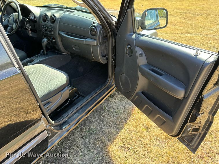 image for item MS9830 2004 Jeep Liberty  SUV