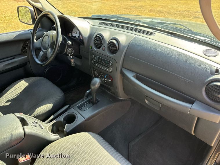 image for item MS9830 2004 Jeep Liberty  SUV