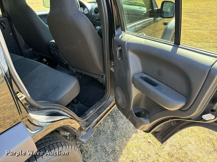 image for item MS9830 2004 Jeep Liberty  SUV