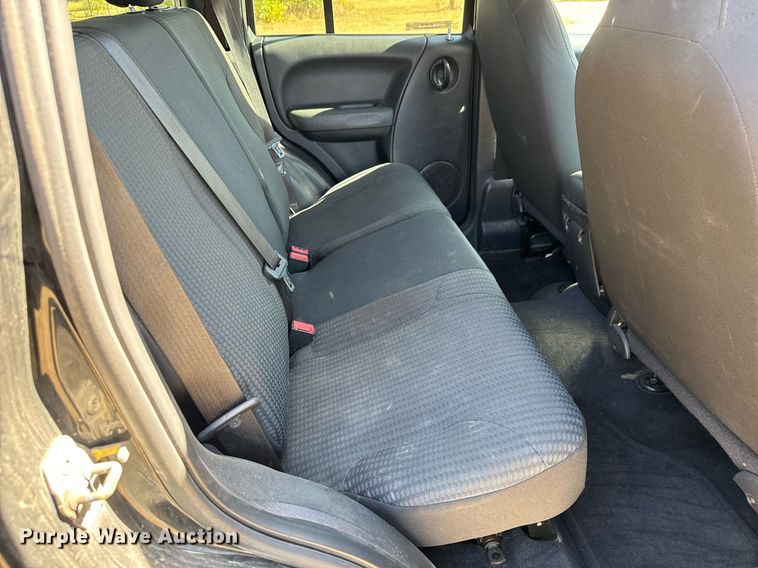 image for item MS9830 2004 Jeep Liberty  SUV