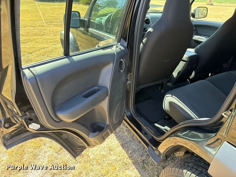 image for item MS9830 2004 Jeep Liberty  SUV