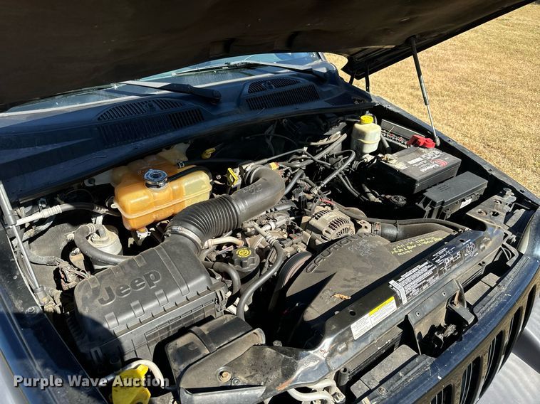 image for item MS9830 2004 Jeep Liberty  SUV