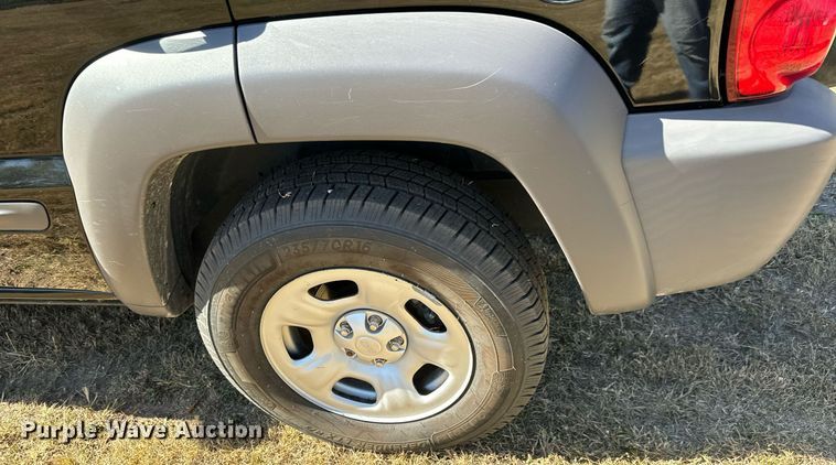 image for item MS9830 2004 Jeep Liberty  SUV