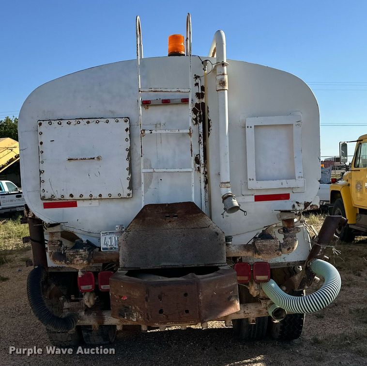image for item DD3298 1978 Mack water truck