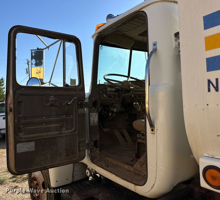 image for item DD3298 1978 Mack water truck