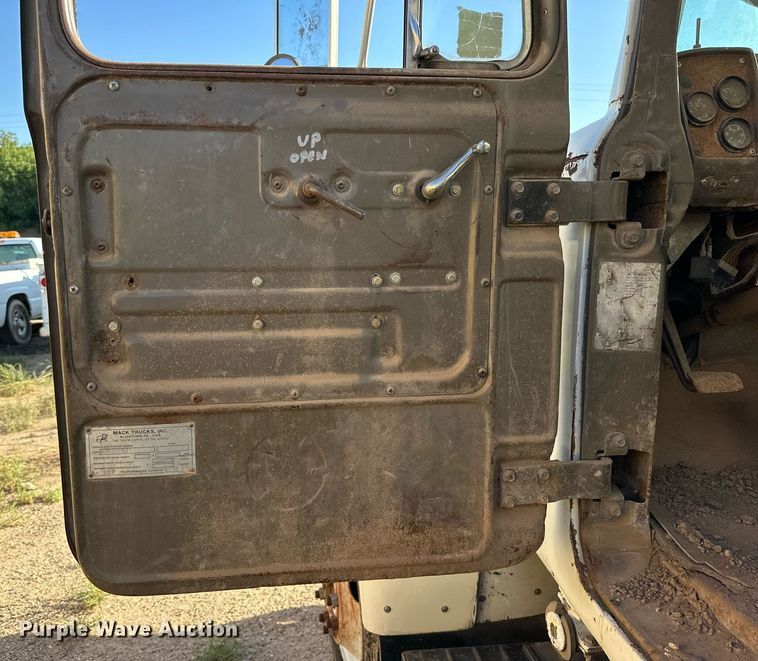 image for item DD3298 1978 Mack water truck