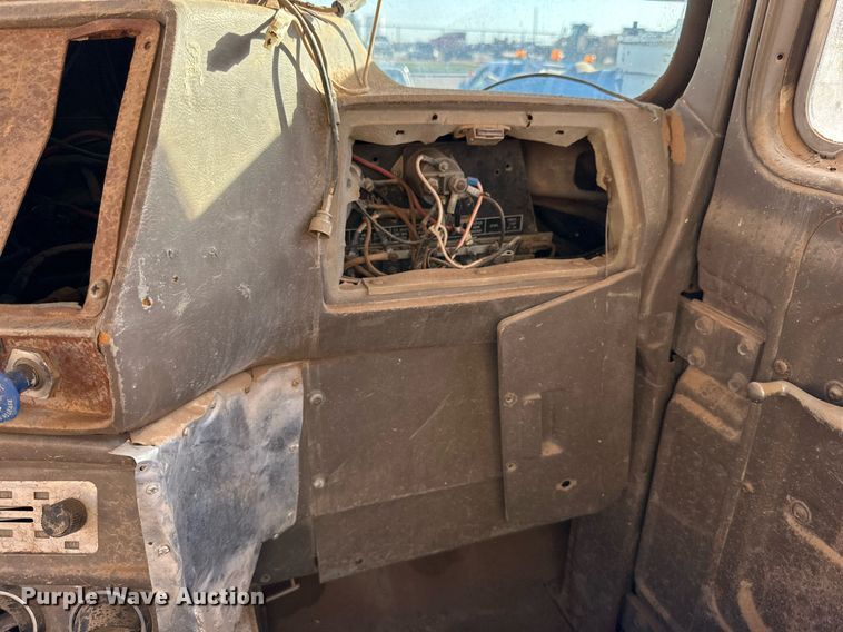 image for item DD3298 1978 Mack water truck