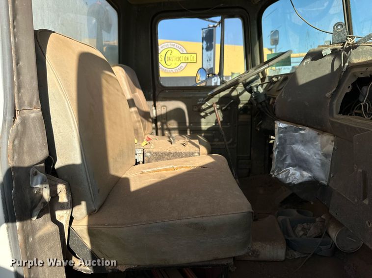 image for item DD3298 1978 Mack water truck