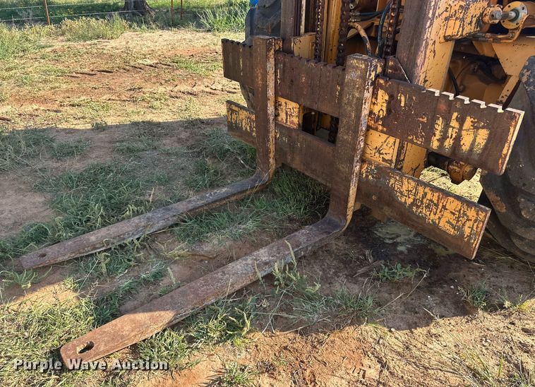 image for item DD3350 Case  585E forklift