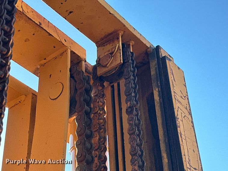 image for item DD3350 Case  585E forklift