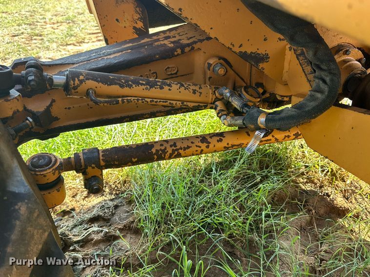 image for item DD3350 Case  585E forklift