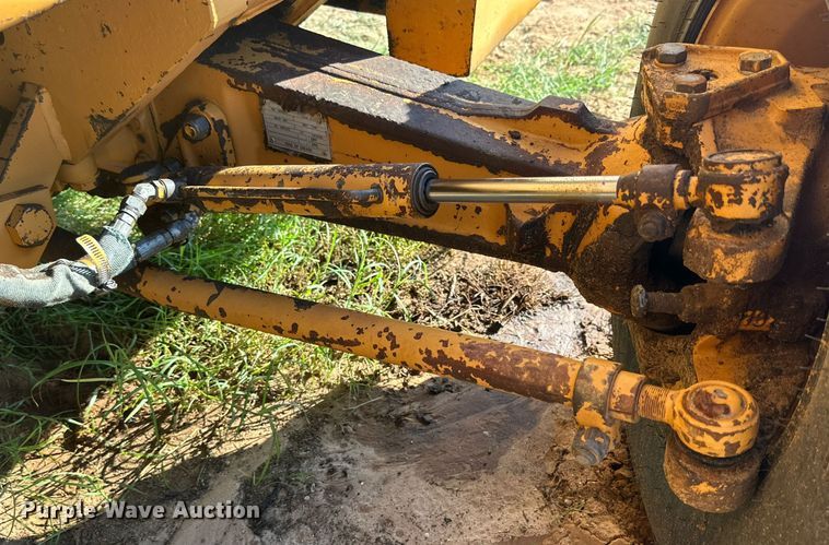 image for item DD3350 Case  585E forklift