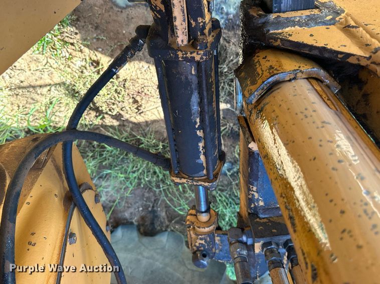 image for item DD3350 Case  585E forklift