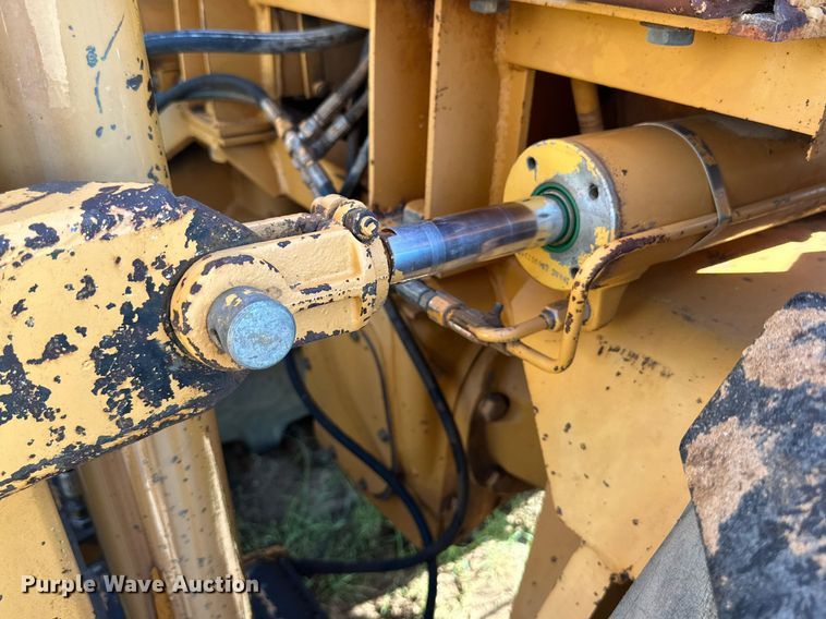 image for item DD3350 Case  585E forklift